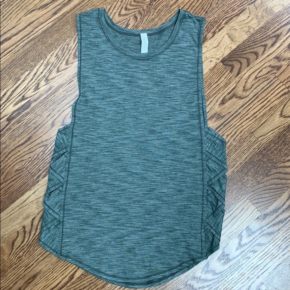 Lululemon Var-city green muscle tank in size 6
